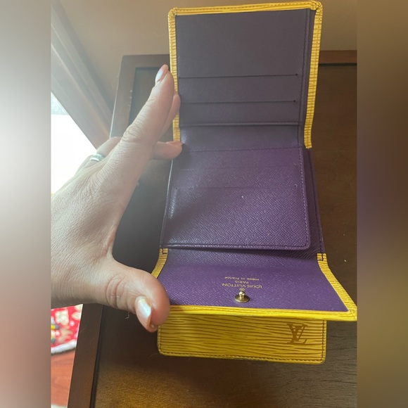 LOUIS VUITTON Epi yellow wallet. - Picture 3 of 7